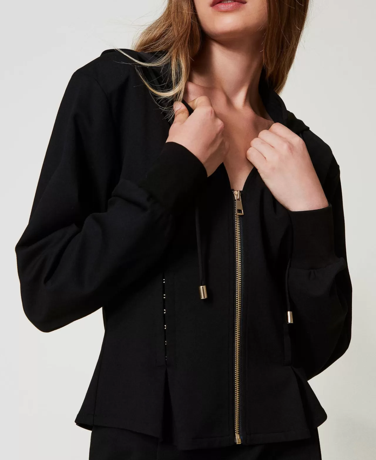 TWINSET Milano Figurbetonte Sweatjacke Mit Zierhäkchen