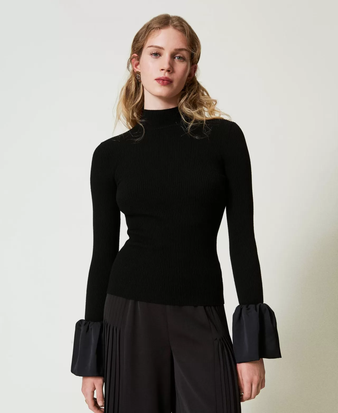 TWINSET Milano Figurbetonter Pullover Mit Satinvolants