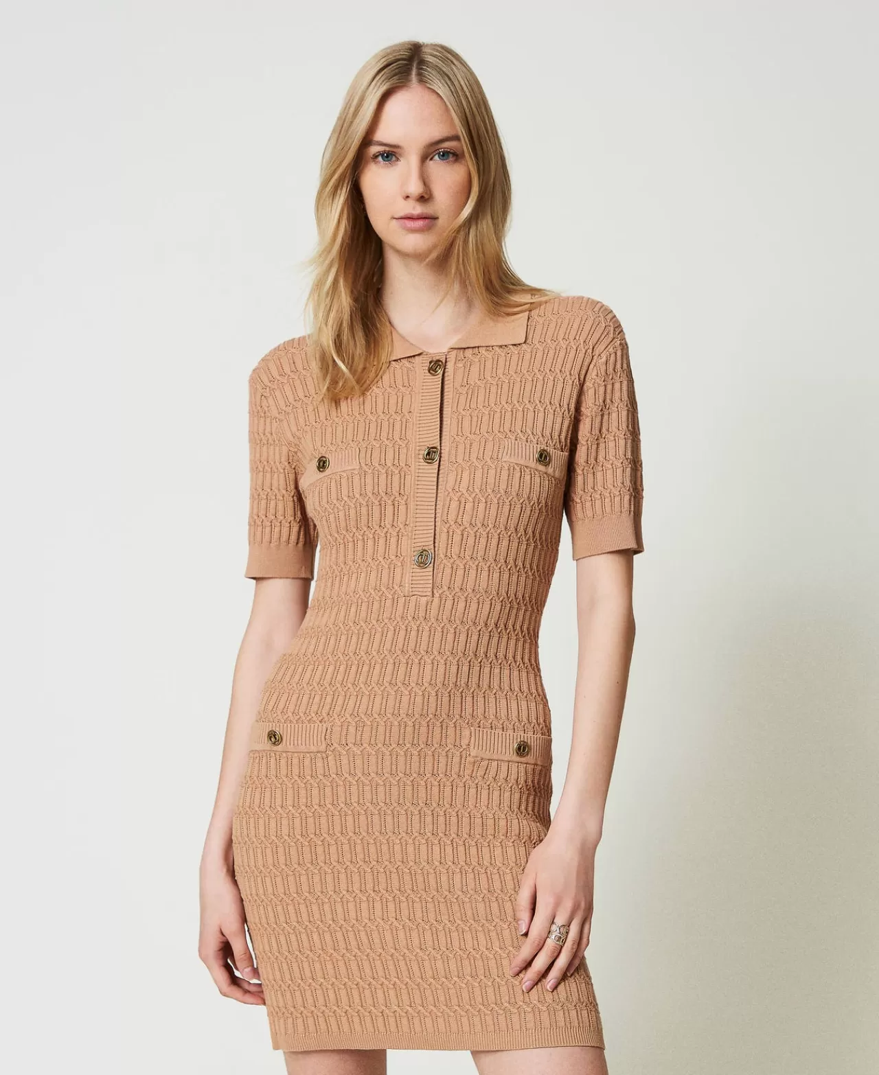 TWINSET Milano Kurzes, Figurbetontes Strickkleid Mit Knöpfen