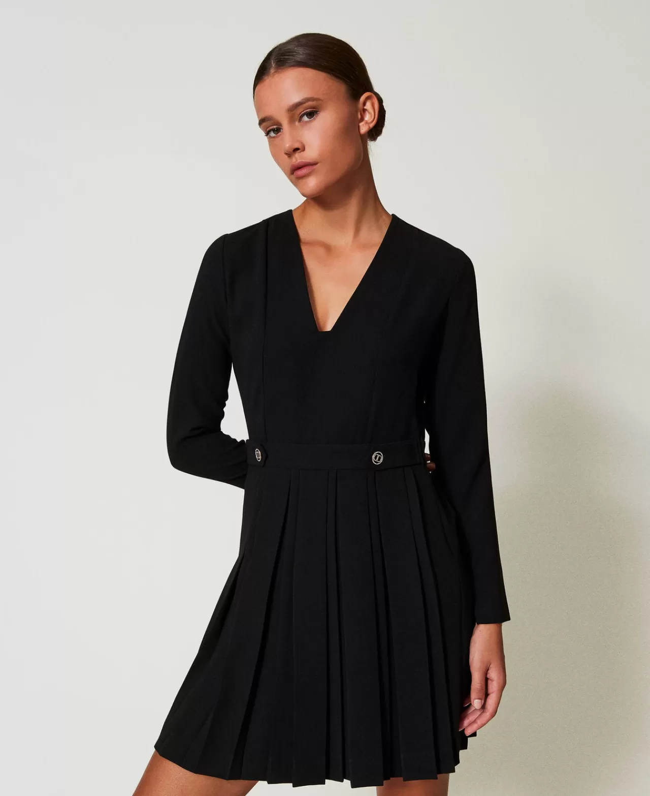 TWINSET Milano Kurzes Kleid Aus Plissiertem Krepp Mit Knöpfen