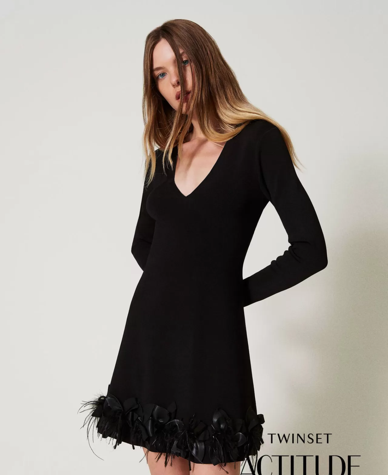 TWINSET Milano Kurzes Strickkleid Mit Blumen Und Federn