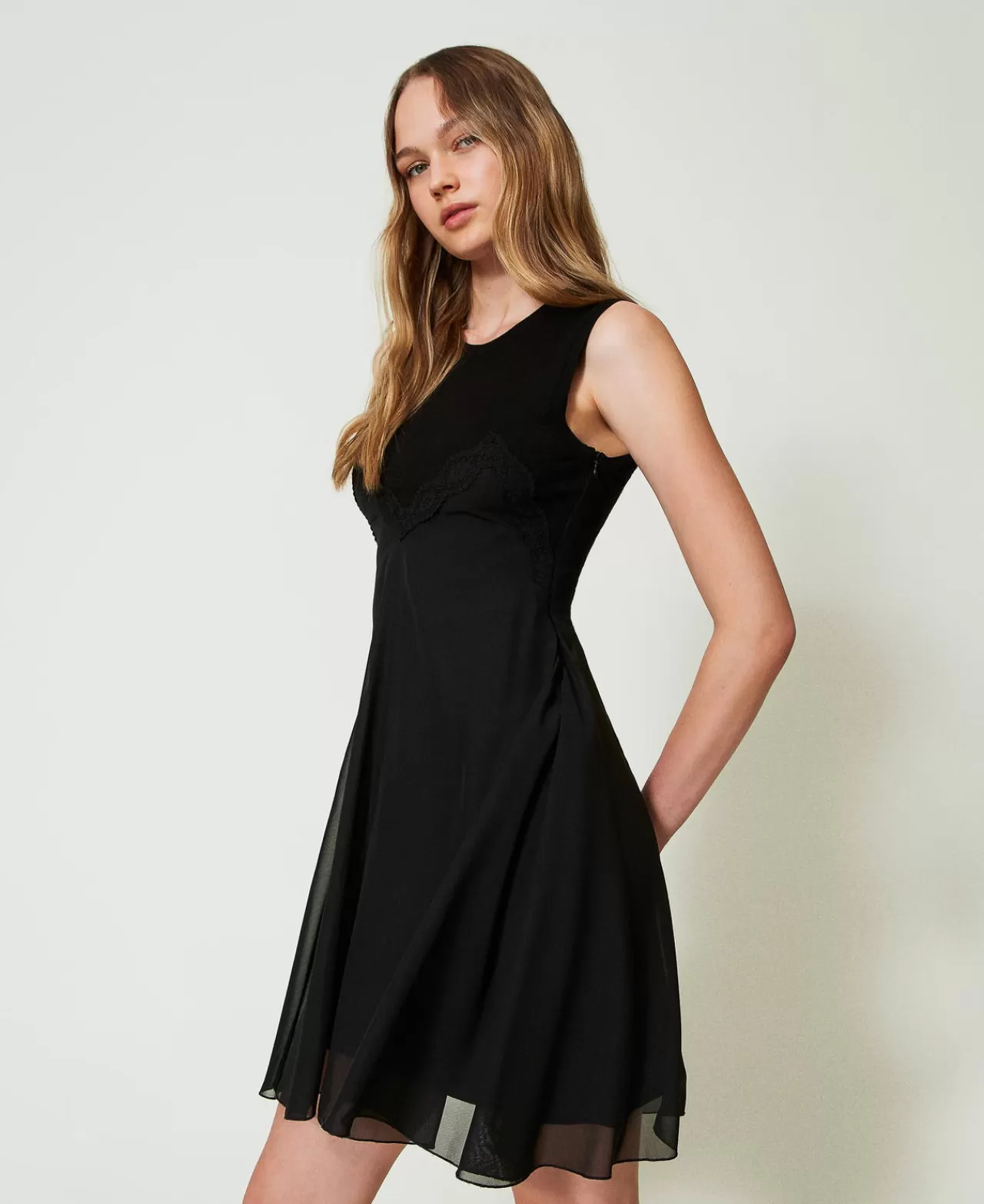 TWINSET Milano Kurzes Strickkleid Mit Georgette