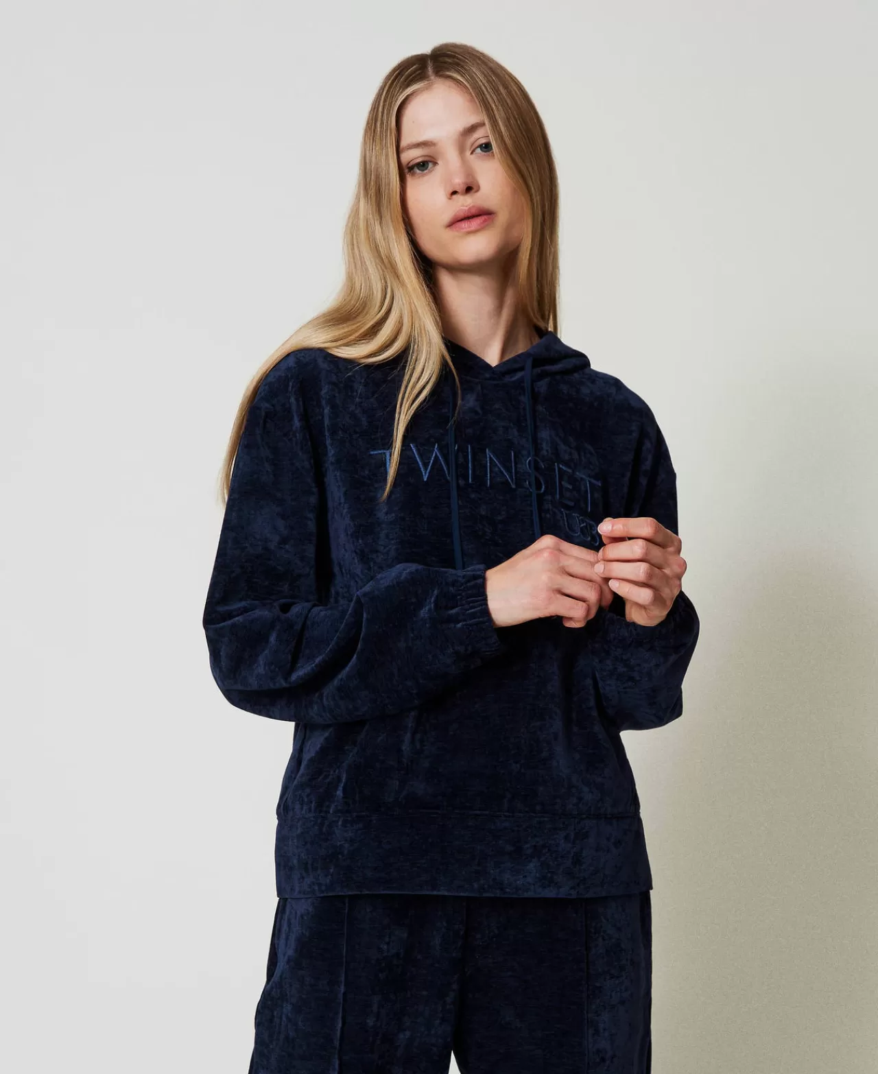 TWINSET Milano Samtsweatshirt Mit Aufgesticktem Logo