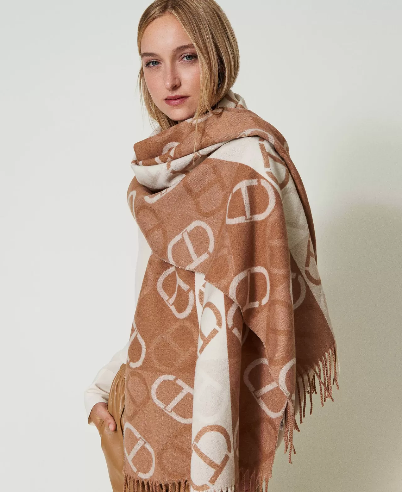 TWINSET Milano Stola Aus Jacquardtuch Mit Oval Ts