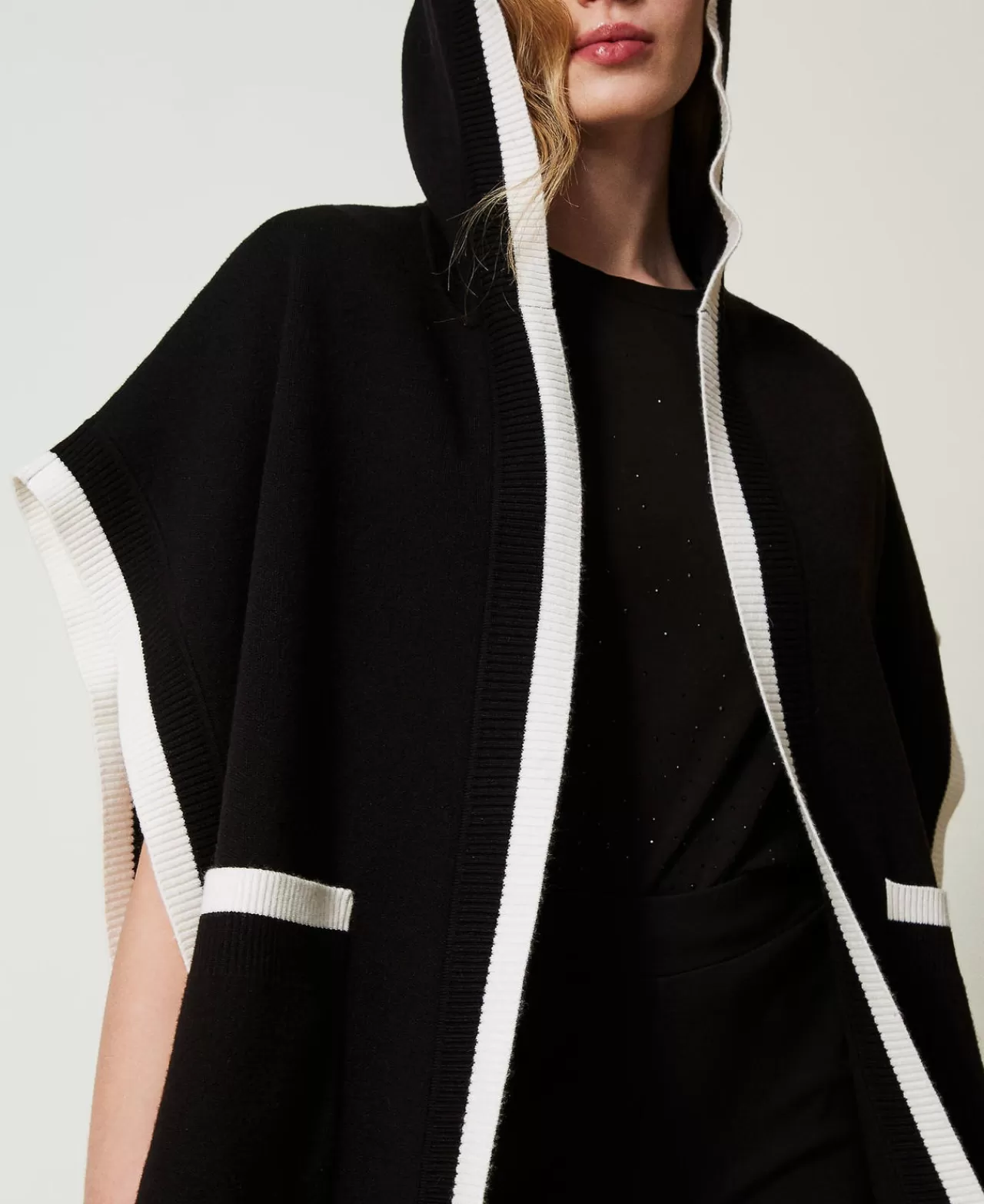 TWINSET Milano Strickponcho Mit Taschen