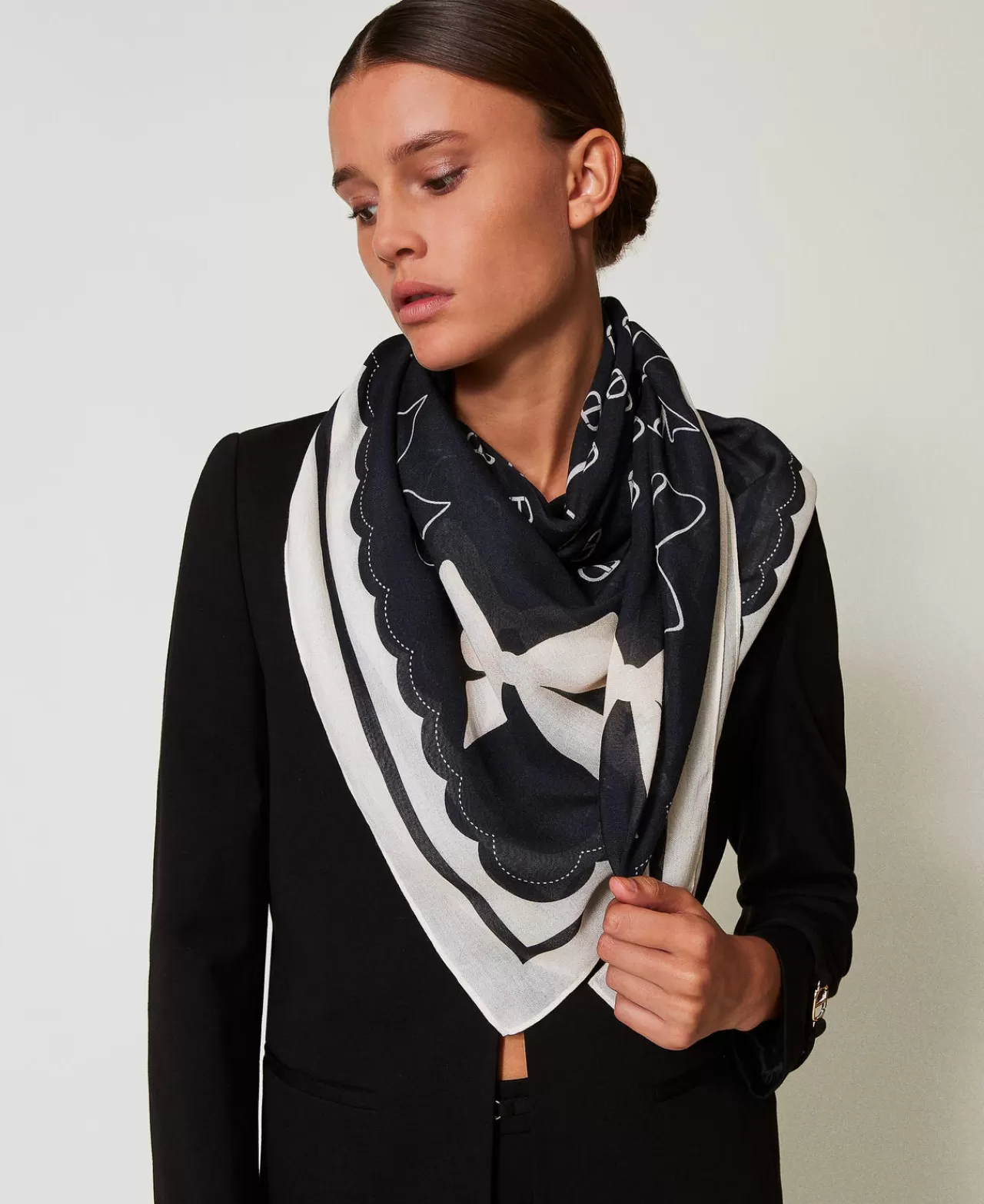 TWINSET Milano Tuch Mit Schleifenprint Und Logos